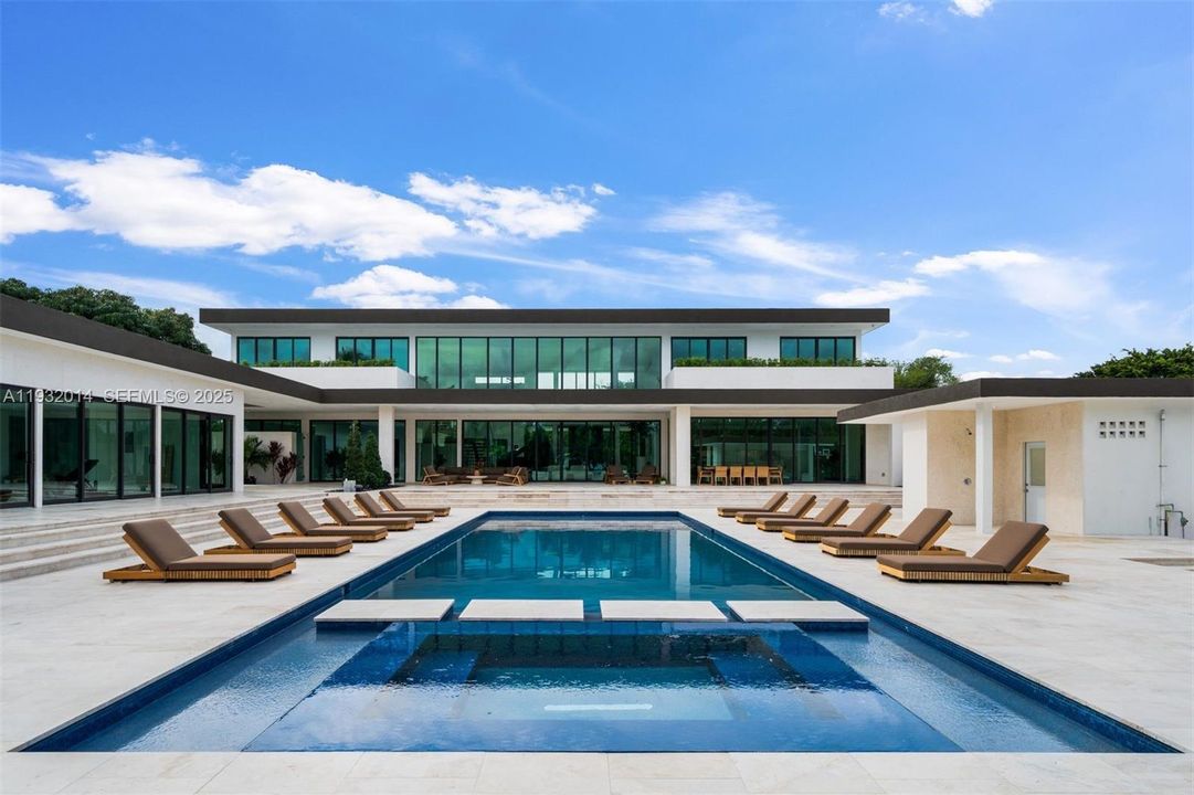 For Sale: $14,900,000 (9 beds, 8 baths, 9660 Square Feet)