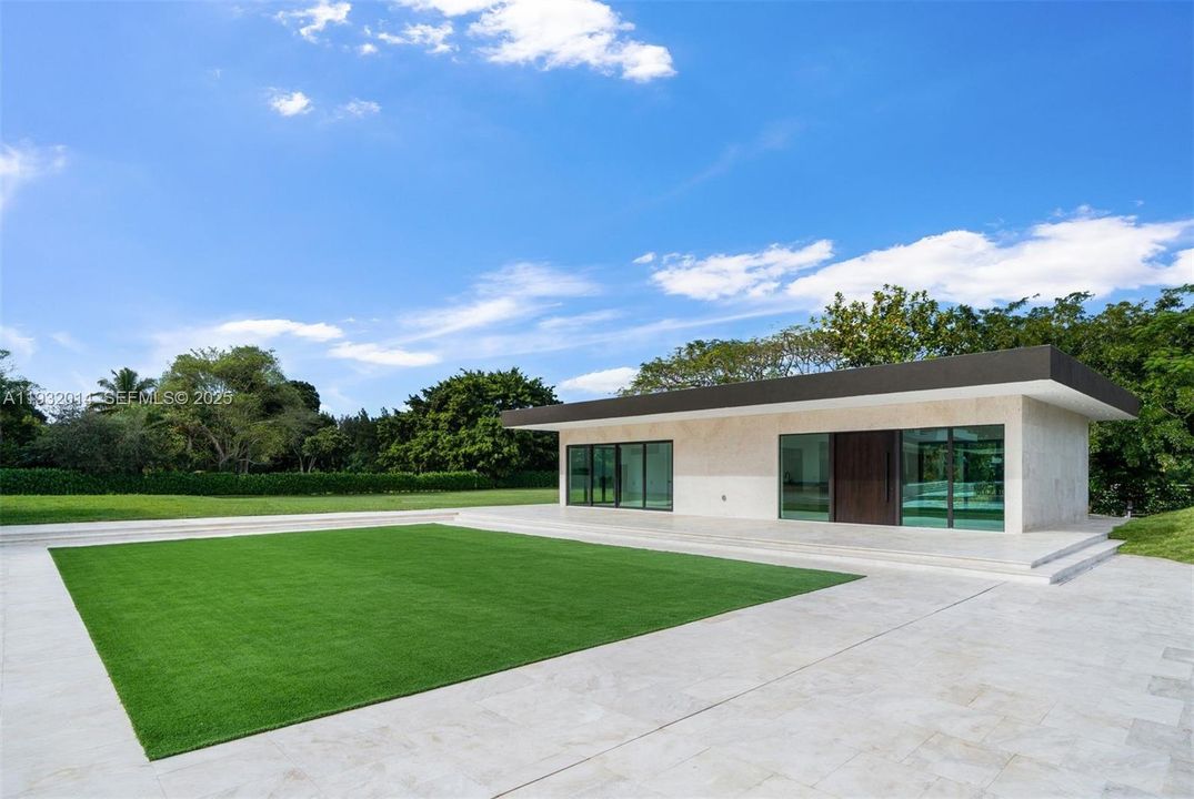 For Sale: $14,900,000 (9 beds, 8 baths, 9660 Square Feet)