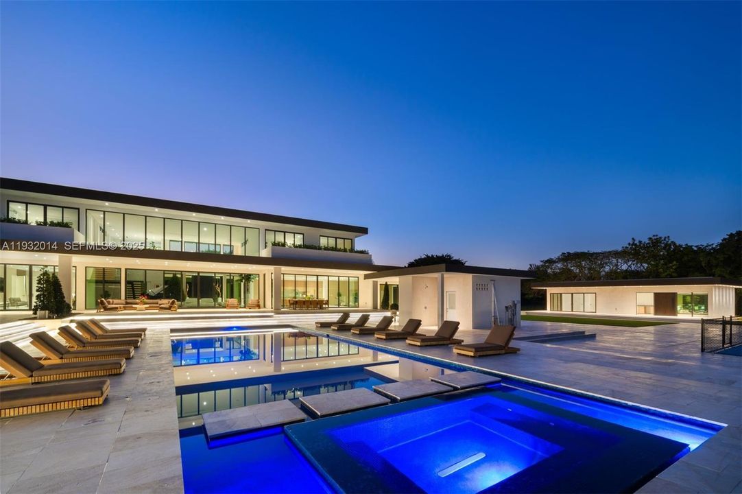 For Sale: $14,900,000 (9 beds, 8 baths, 9660 Square Feet)