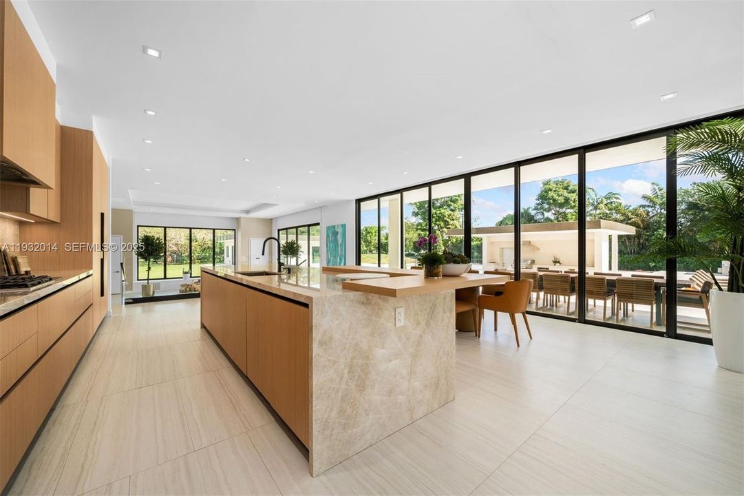 For Sale: $14,900,000 (9 beds, 8 baths, 9660 Square Feet)