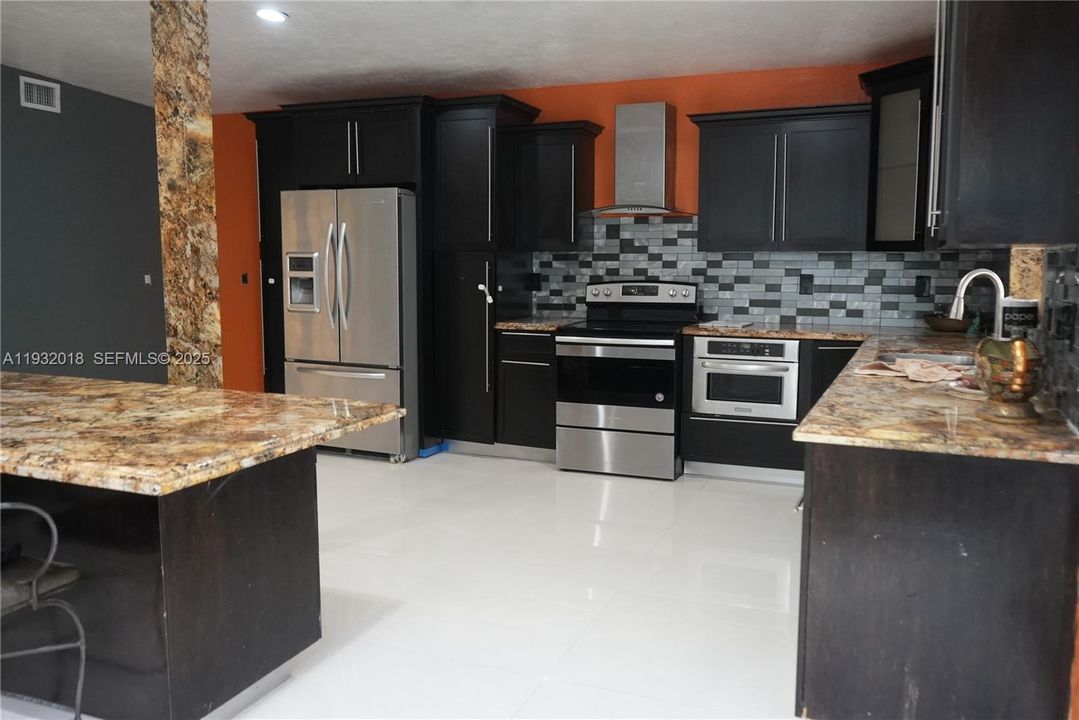 En Renta: $4,500 (5 camas, 2 baños, 3437 Pies cuadrados)