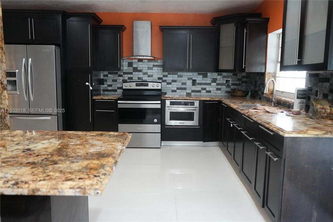 En Renta: $4,500 (5 camas, 2 baños, 3437 Pies cuadrados)