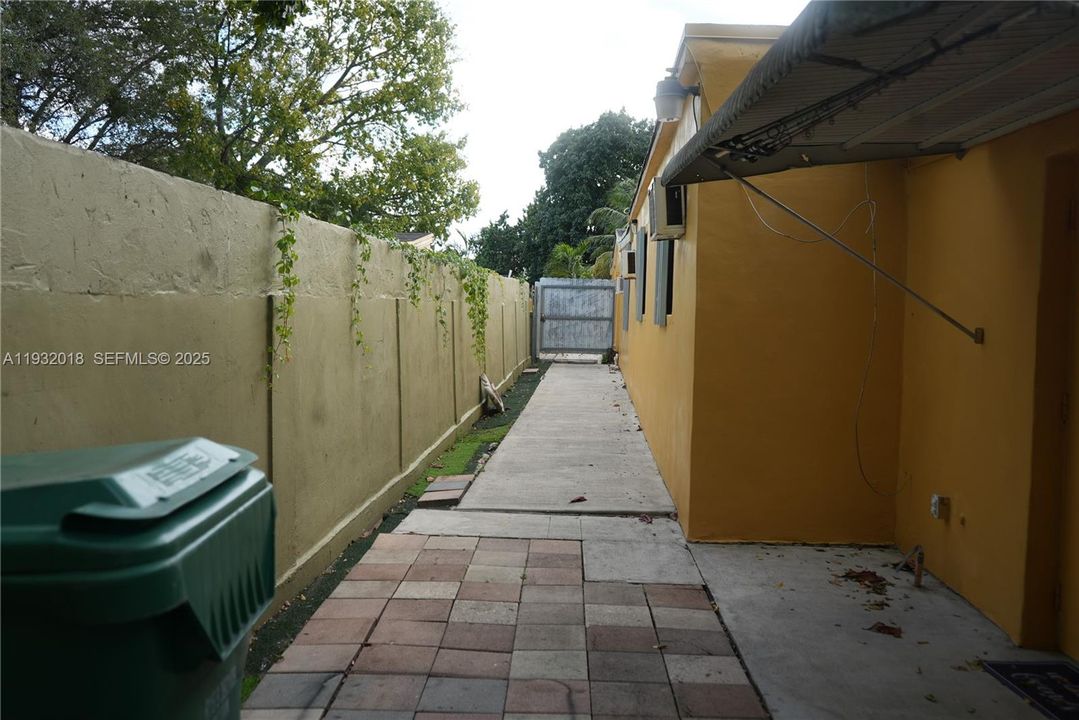 En Renta: $4,500 (5 camas, 2 baños, 3437 Pies cuadrados)