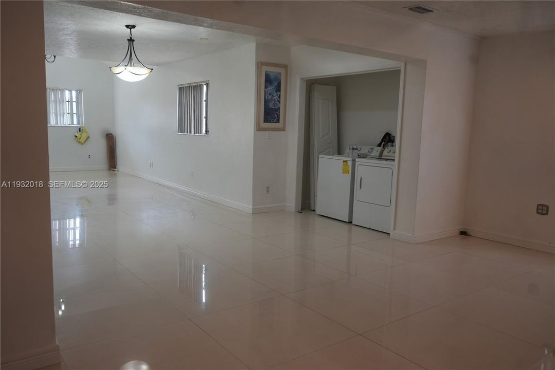 En Renta: $4,500 (5 camas, 2 baños, 3437 Pies cuadrados)