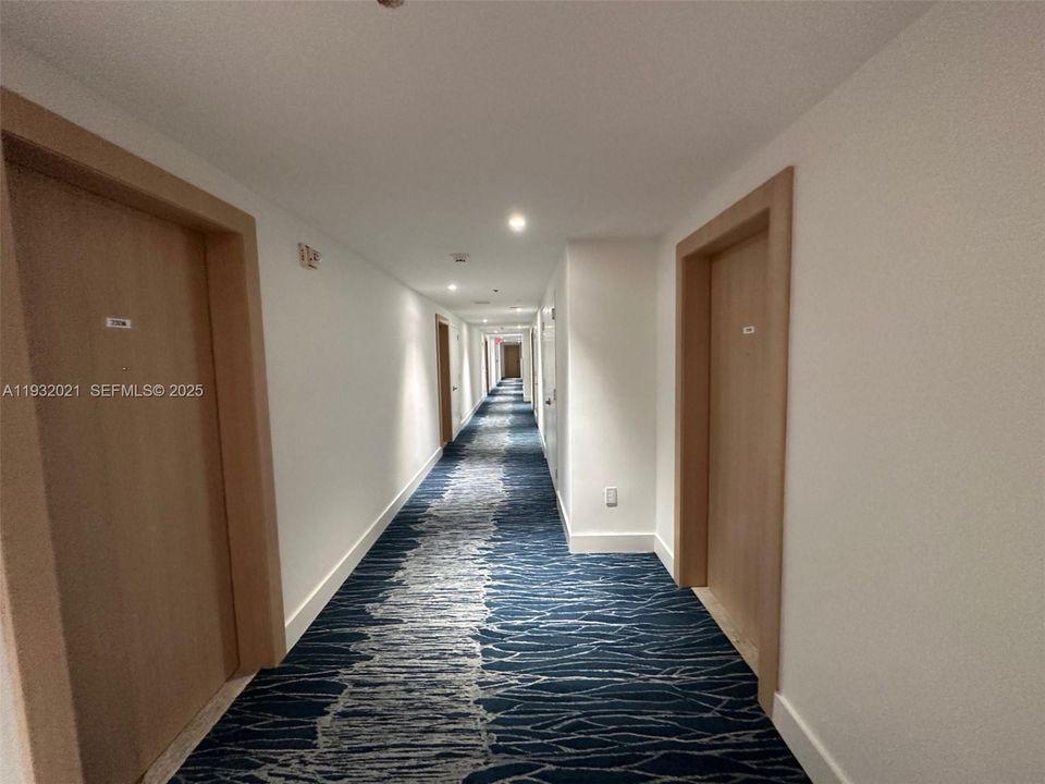 For Rent: $2,900 (1 beds, 1 baths, 722 Square Feet)