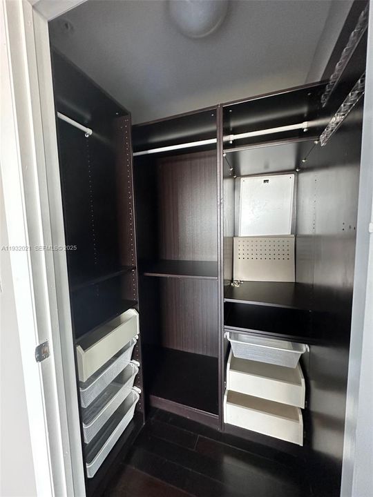 For Rent: $2,900 (1 beds, 1 baths, 722 Square Feet)