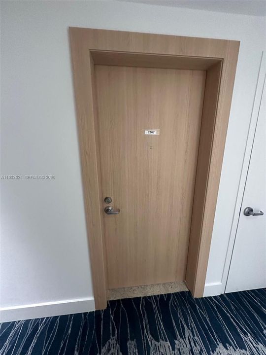 For Rent: $2,900 (1 beds, 1 baths, 722 Square Feet)