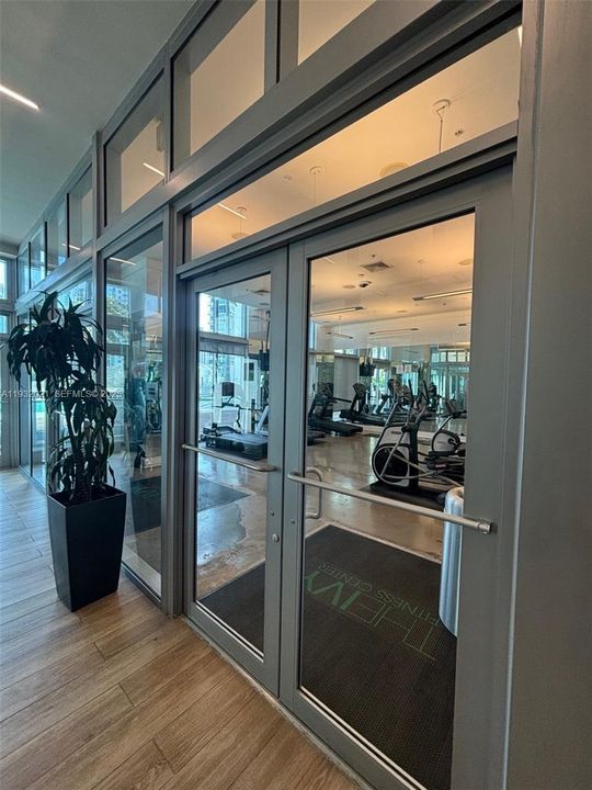 For Rent: $2,900 (1 beds, 1 baths, 722 Square Feet)