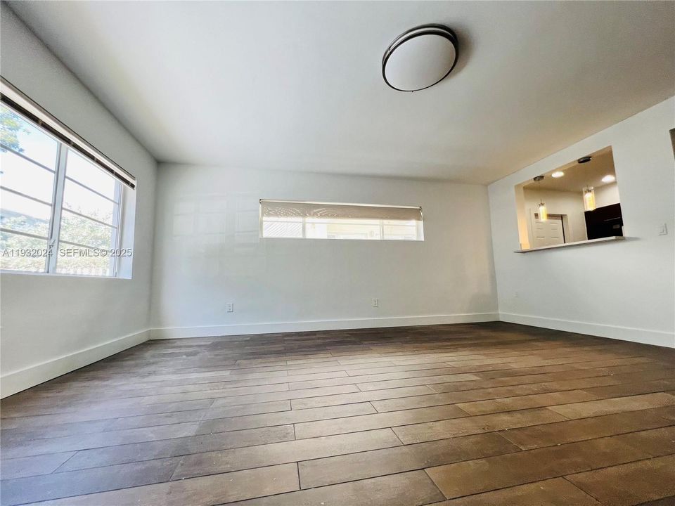 В аренду: $2,800 (2 спален, 2 ванн, 1400 Квадратных фут)