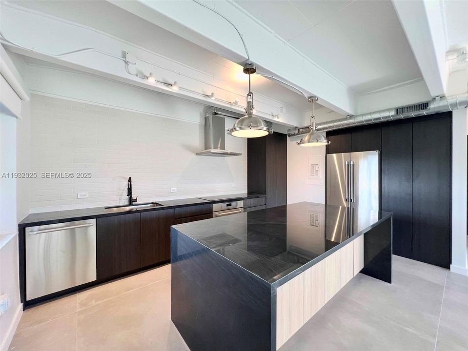 For Rent: $4,750 (2 beds, 2 baths, 1060 Square Feet)