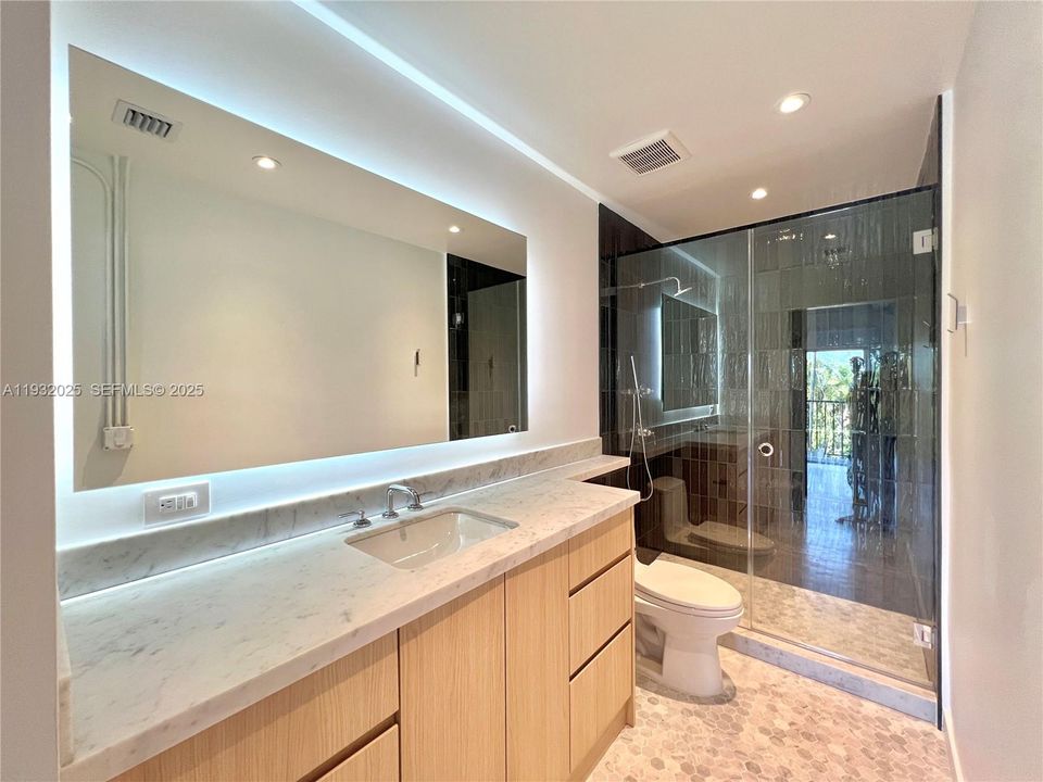 For Rent: $4,750 (2 beds, 2 baths, 1060 Square Feet)