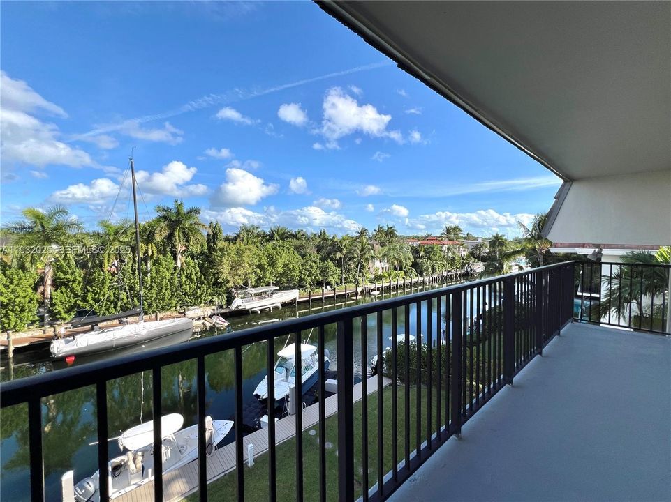 For Rent: $4,750 (2 beds, 2 baths, 1060 Square Feet)