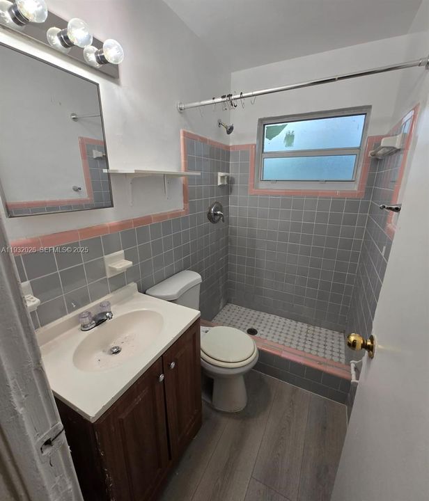 For Rent: $1,450 (1 beds, 1 baths, 1943 Square Feet)