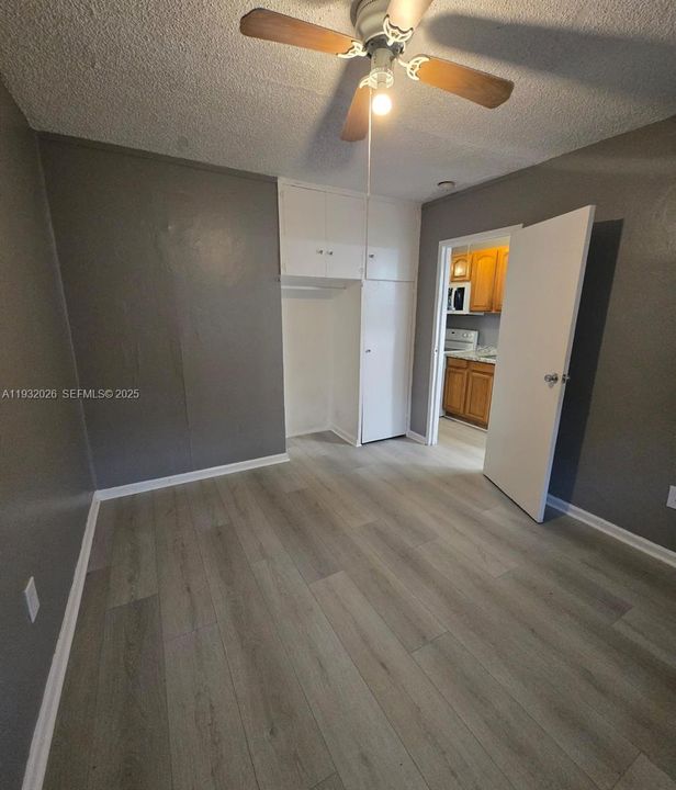 For Rent: $1,450 (1 beds, 1 baths, 1943 Square Feet)