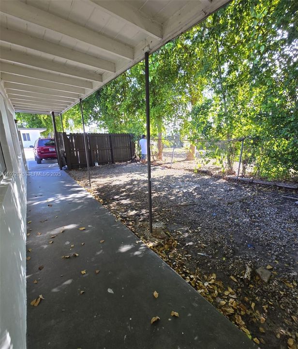 For Rent: $1,450 (1 beds, 1 baths, 1943 Square Feet)