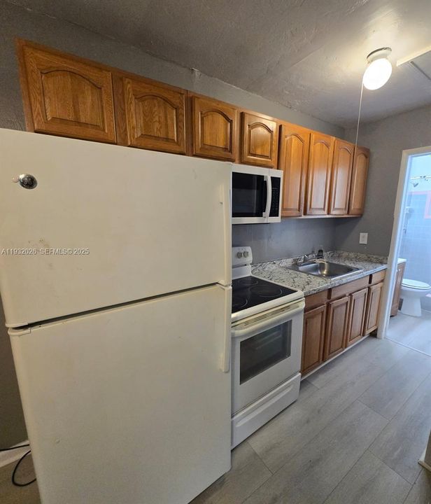 For Rent: $1,450 (1 beds, 1 baths, 1943 Square Feet)
