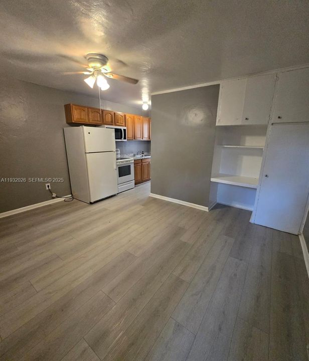 For Rent: $1,450 (1 beds, 1 baths, 1943 Square Feet)