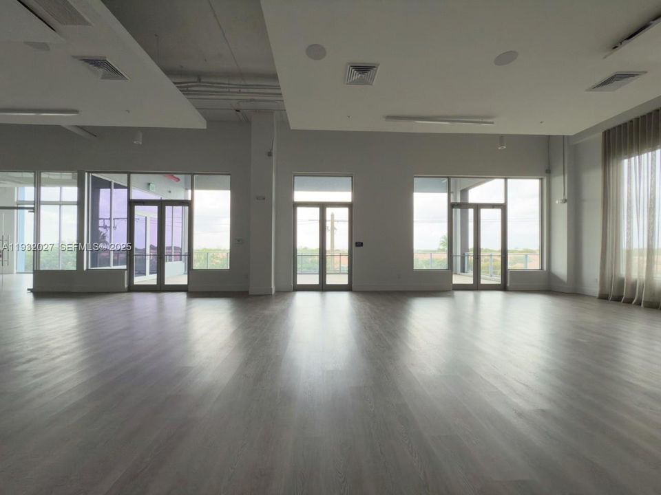 На продажу: $275,000 (1 спален, 1 ванн, 726 Квадратных фут)