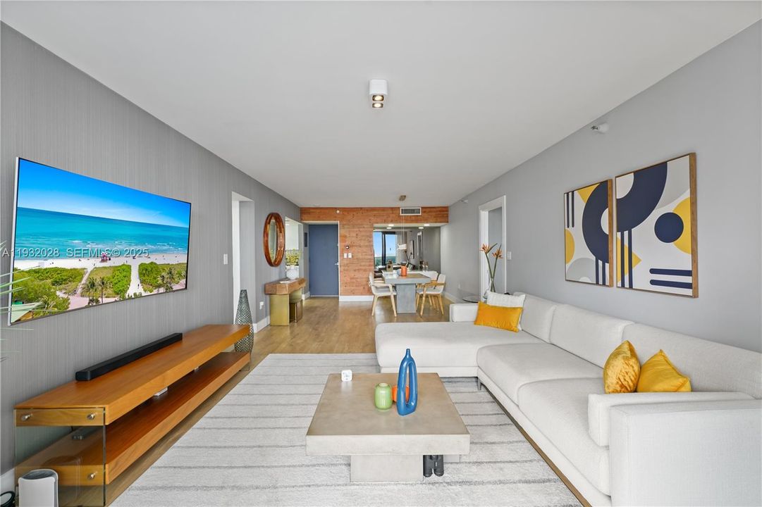 For Sale: $485,000 (2 beds, 2 baths, 1011 Square Feet)