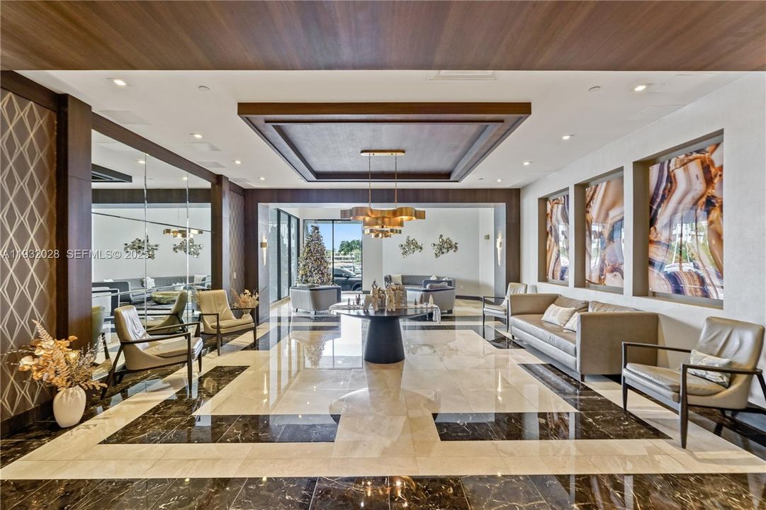 For Sale: $485,000 (2 beds, 2 baths, 1011 Square Feet)