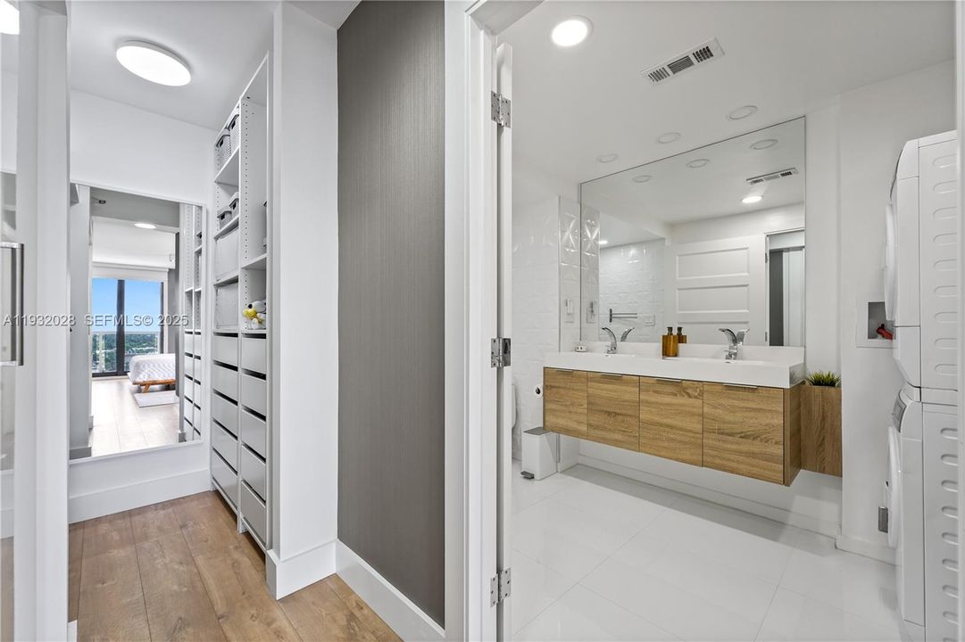 For Sale: $485,000 (2 beds, 2 baths, 1011 Square Feet)