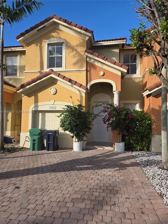 For Rent: $3,350 (4 beds, 2 baths, 1826 Square Feet)