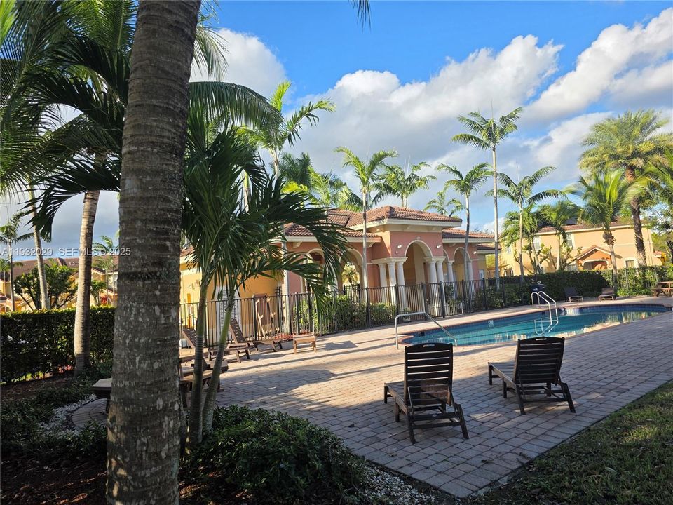 For Rent: $3,350 (4 beds, 2 baths, 1826 Square Feet)