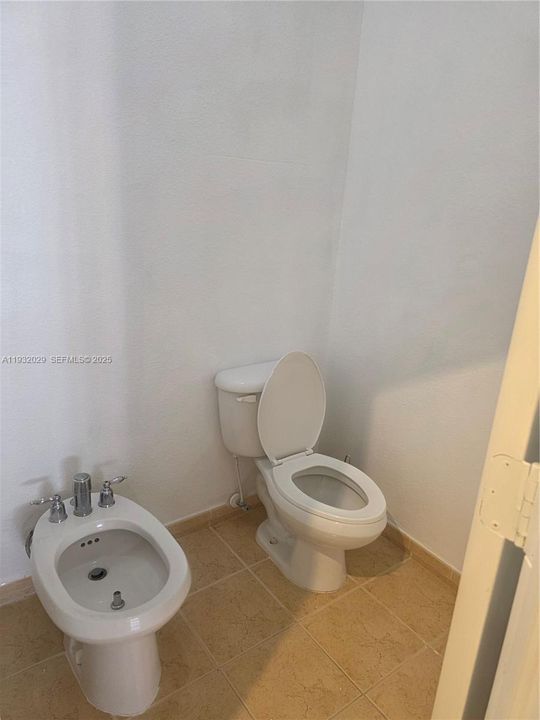 For Rent: $3,350 (4 beds, 2 baths, 1826 Square Feet)