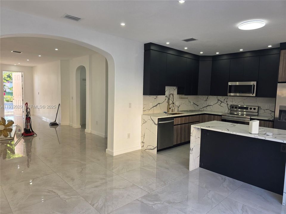 For Rent: $3,350 (4 beds, 2 baths, 1826 Square Feet)