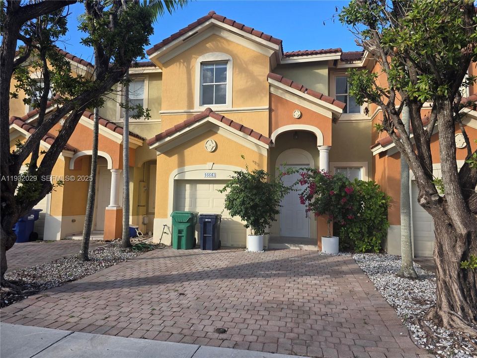 For Rent: $3,350 (4 beds, 2 baths, 1826 Square Feet)