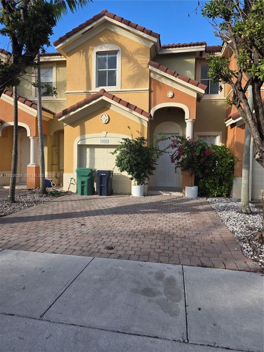 For Rent: $3,350 (4 beds, 2 baths, 1826 Square Feet)