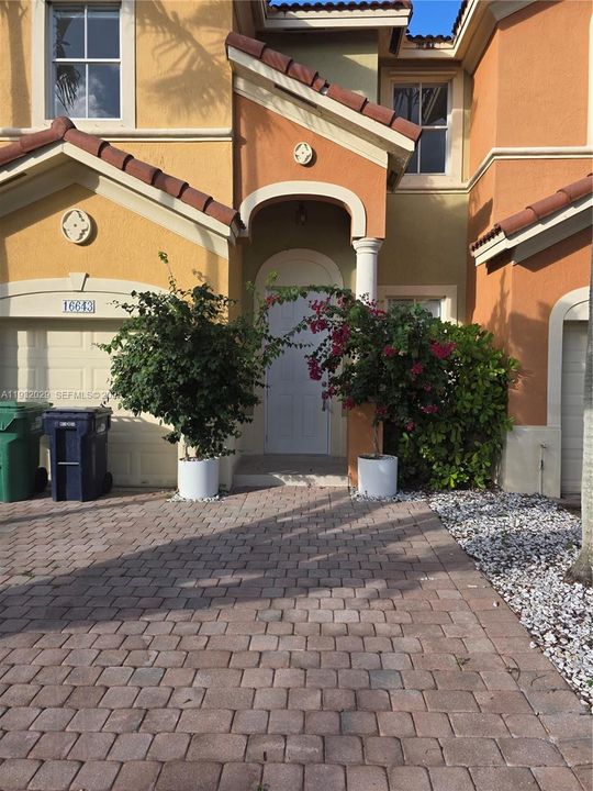 For Rent: $3,350 (4 beds, 2 baths, 1826 Square Feet)