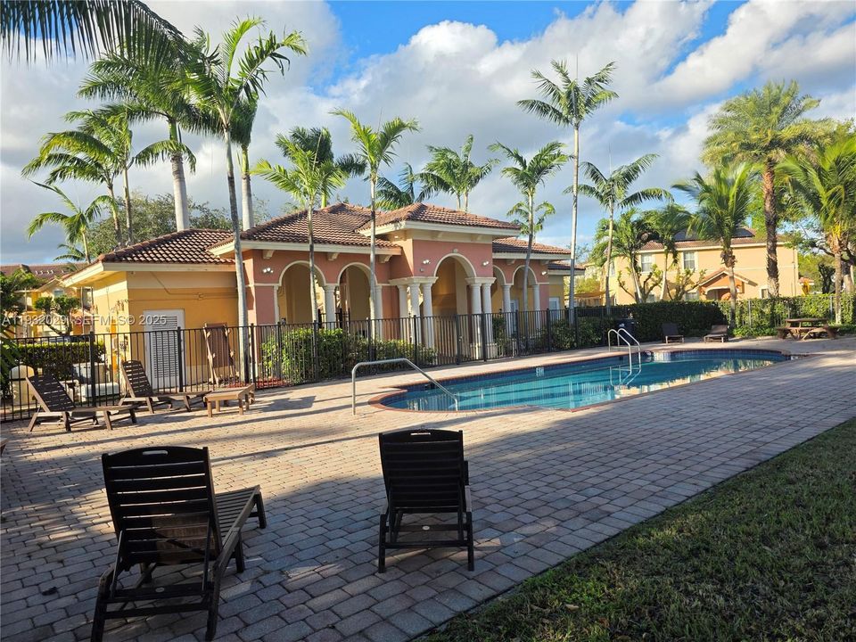 For Rent: $3,350 (4 beds, 2 baths, 1826 Square Feet)