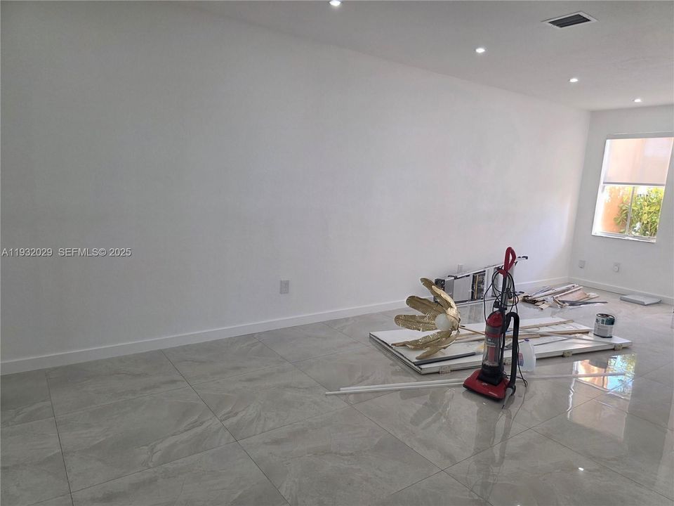 For Rent: $3,350 (4 beds, 2 baths, 1826 Square Feet)