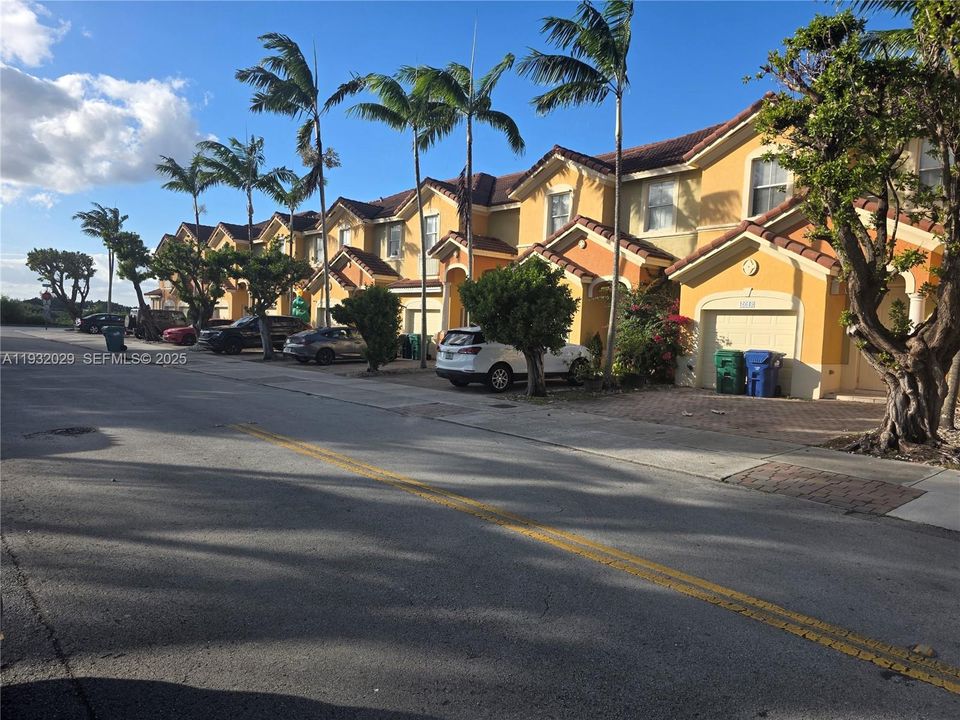 For Rent: $3,350 (4 beds, 2 baths, 1826 Square Feet)