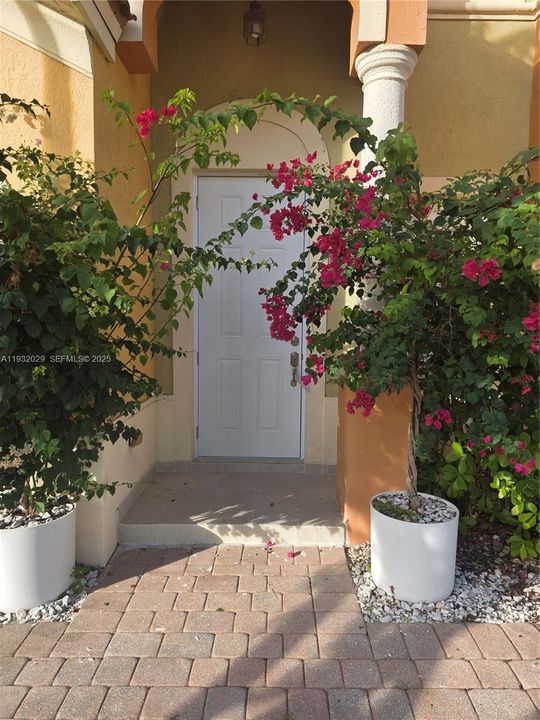 For Rent: $3,350 (4 beds, 2 baths, 1826 Square Feet)