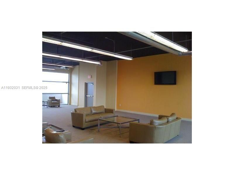 For Rent: $2,250 (1 beds, 1 baths, 620 Square Feet)