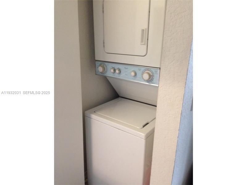 For Rent: $2,250 (1 beds, 1 baths, 620 Square Feet)