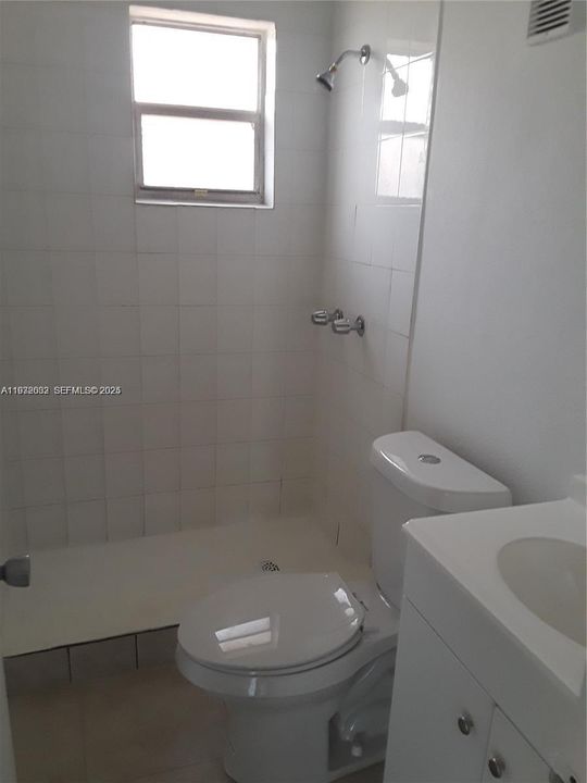 В аренду: $1,850 (2 спален, 2 ванн, 840 Квадратных фут)