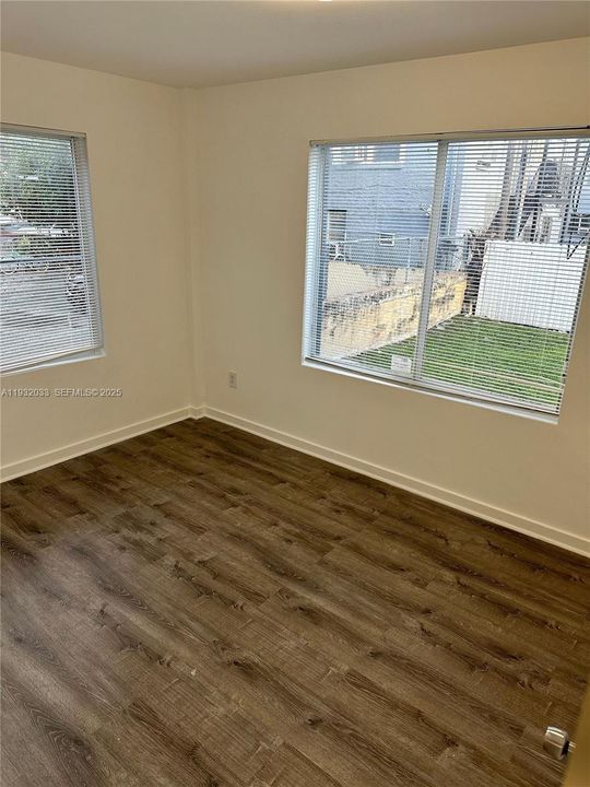 For Rent: $1,900 (2 beds, 1 baths, 685 Square Feet)