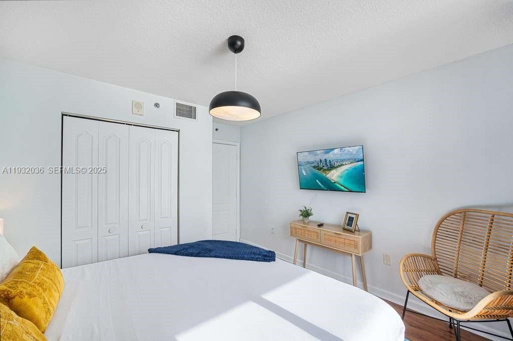 En Venta: $1,100,000 (3 camas, 2 baños, 1232 Pies cuadrados)