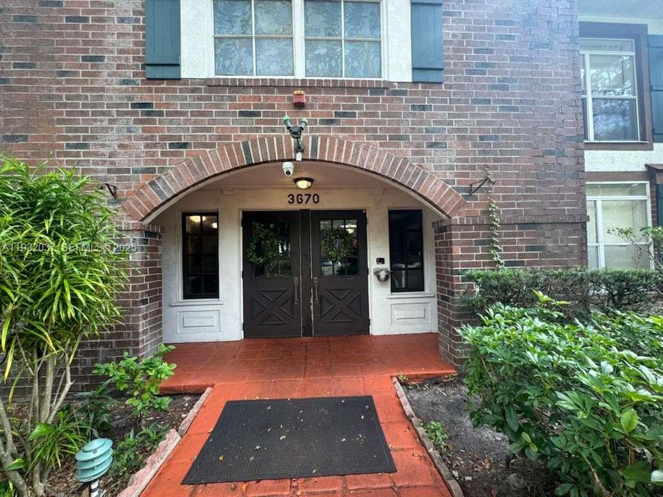 For Sale: $105,000 (1 beds, 1 baths, 800 Square Feet)