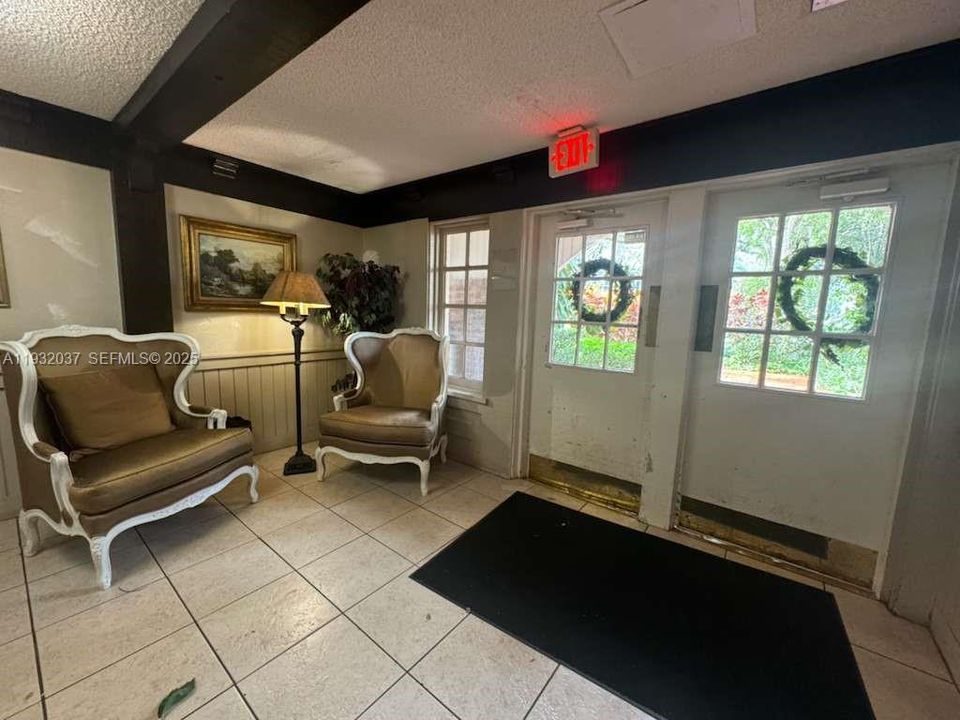 For Sale: $105,000 (1 beds, 1 baths, 800 Square Feet)