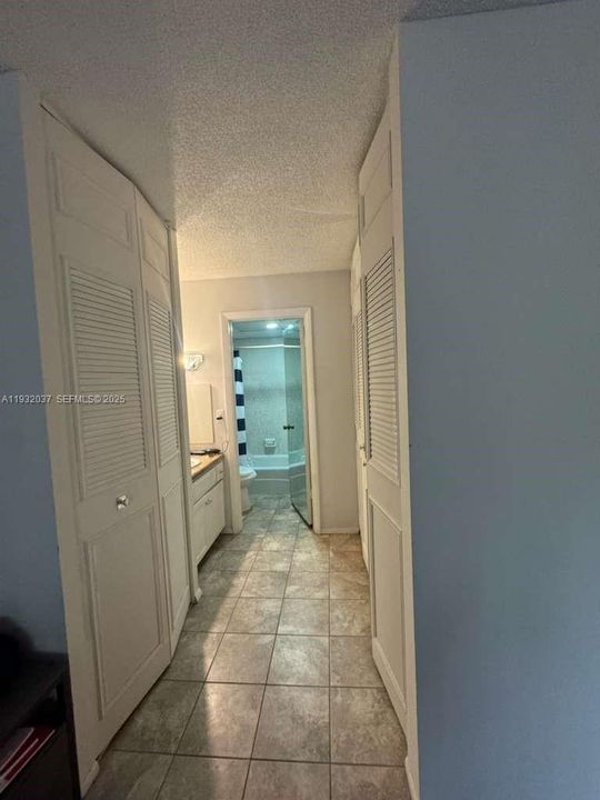 For Sale: $105,000 (1 beds, 1 baths, 800 Square Feet)