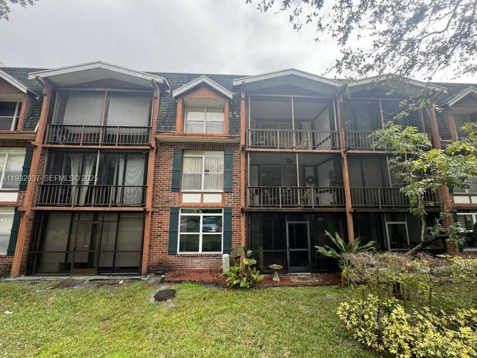 For Sale: $105,000 (1 beds, 1 baths, 800 Square Feet)