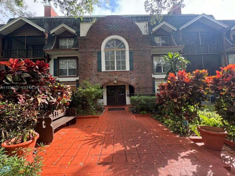 For Sale: $105,000 (1 beds, 1 baths, 800 Square Feet)