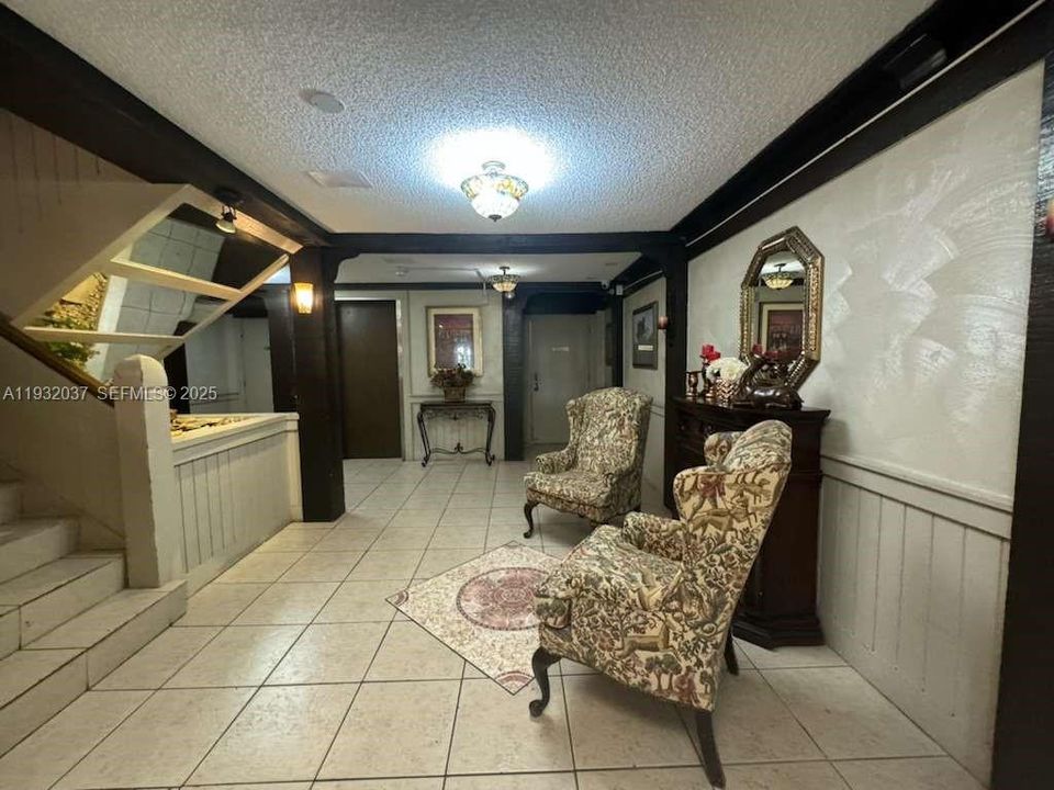 For Sale: $105,000 (1 beds, 1 baths, 800 Square Feet)