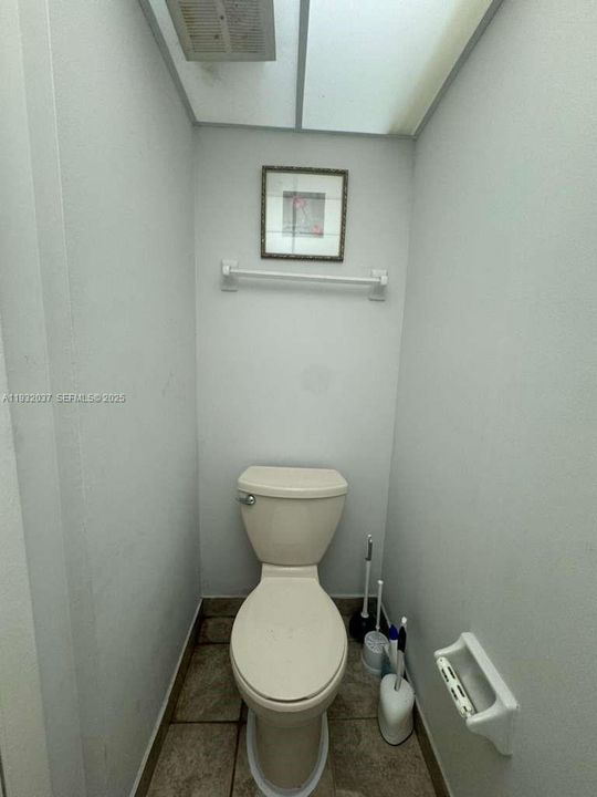 For Sale: $105,000 (1 beds, 1 baths, 800 Square Feet)