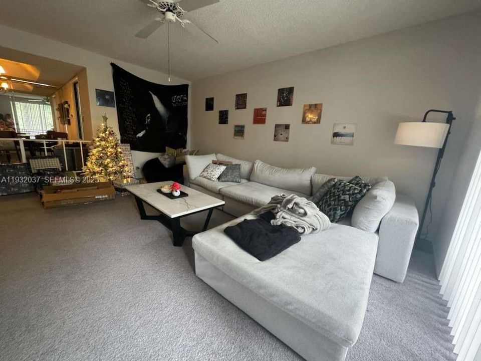 For Sale: $105,000 (1 beds, 1 baths, 800 Square Feet)