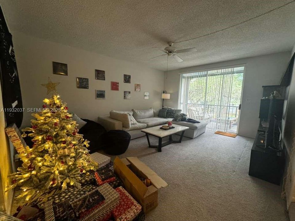 For Sale: $105,000 (1 beds, 1 baths, 800 Square Feet)